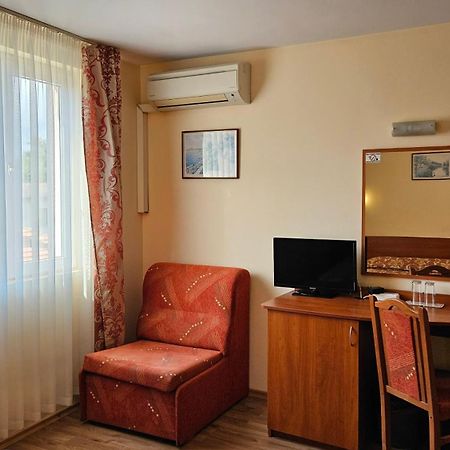 Caprice Family Hotel Varna Exteriör bild