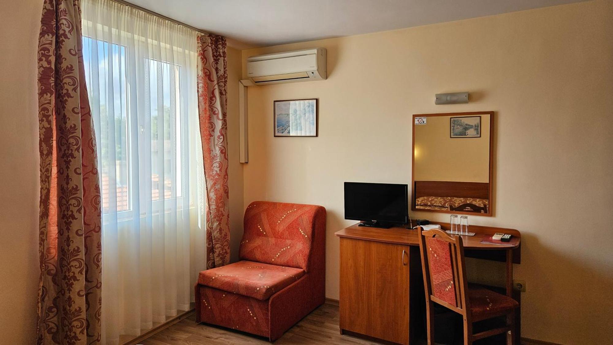 Caprice Family Hotel Varna Exteriör bild