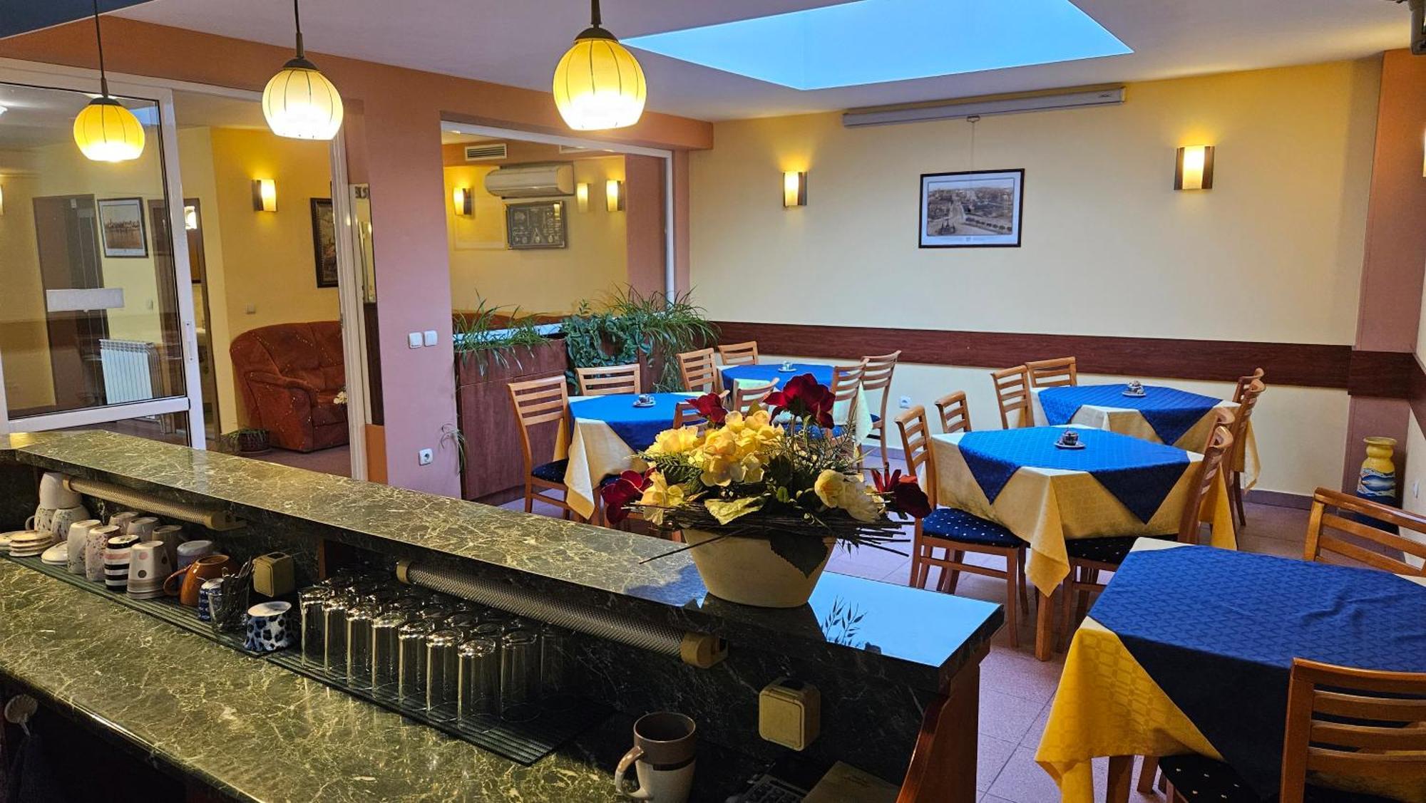Caprice Family Hotel Varna Exteriör bild